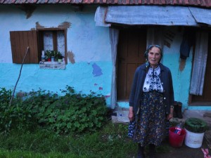 Varvara a Romanian woman lives off the land in ramshackle cottage - © Photo Kisa Lala 2011